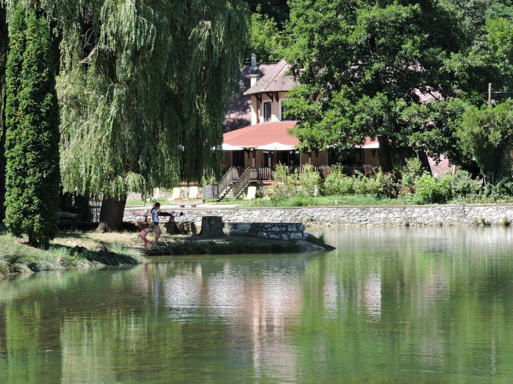 Hotel Sikfokut Носвай Экстерьер фото